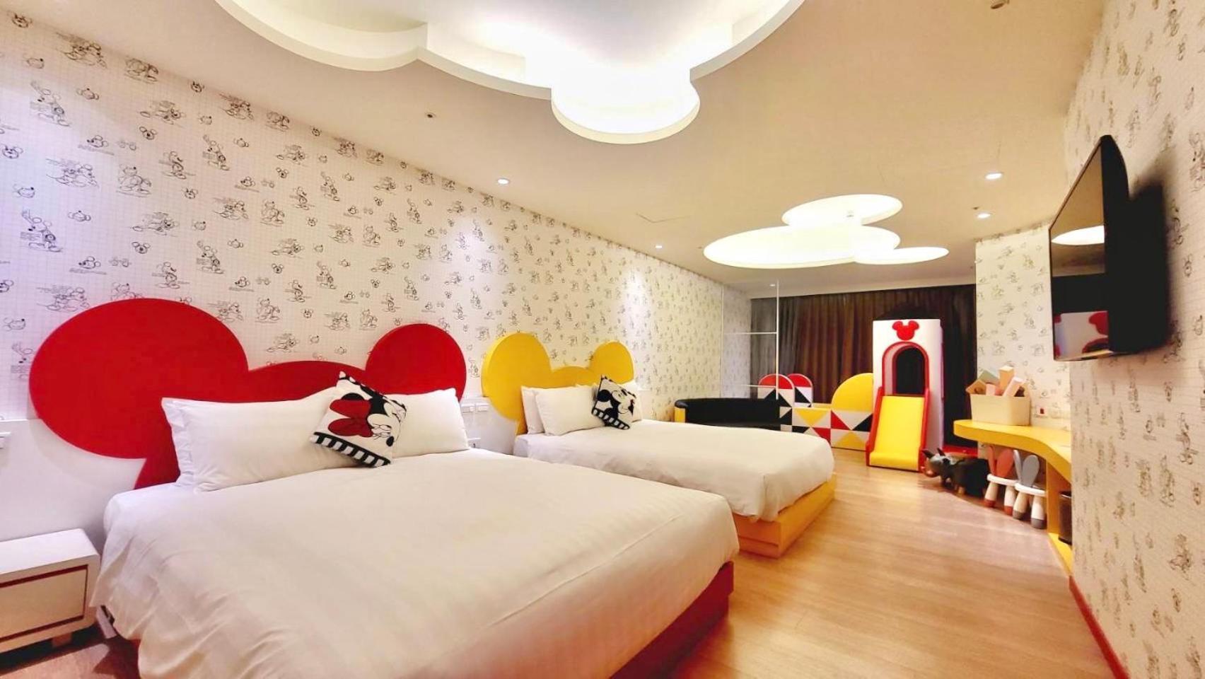Grand Bay Resort Hotel Hengchun Old Town Zewnętrze zdjęcie Hello Kitty themed hotel room