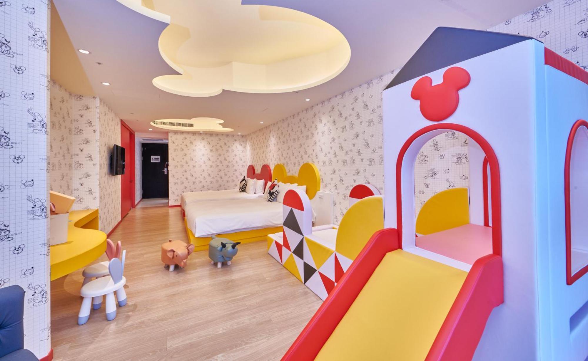 Grand Bay Resort Hotel Hengchun Old Town Zewnętrze zdjęcie A Disney themed room at the hotel