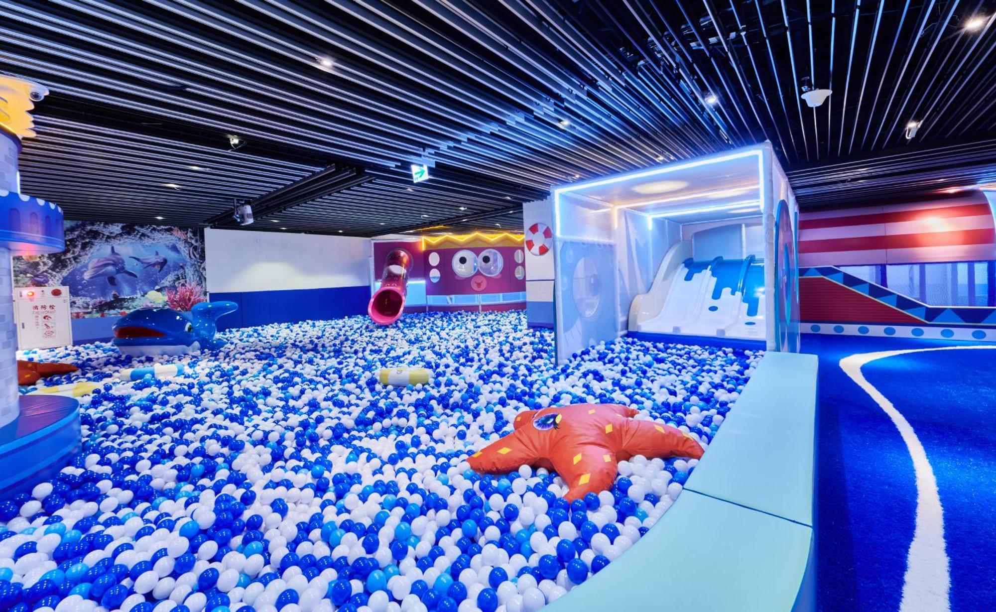 Grand Bay Resort Hotel Hengchun Old Town Zewnętrze zdjęcie Ball pit at the DreamWorks-themed area