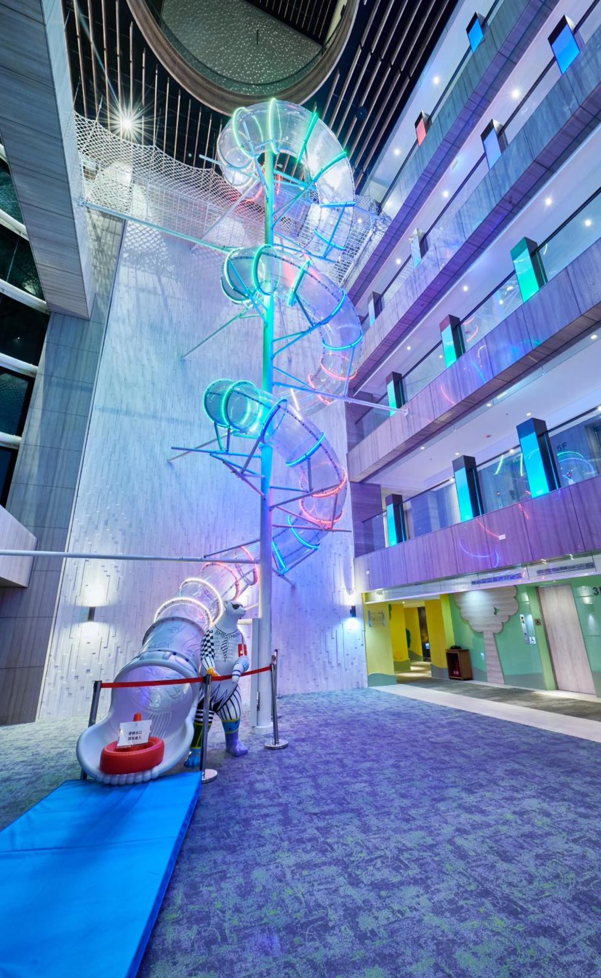 Grand Bay Resort Hotel Hengchun Old Town Zewnętrze zdjęcie The Helix, the main staircase at the National University of Ireland, Galway